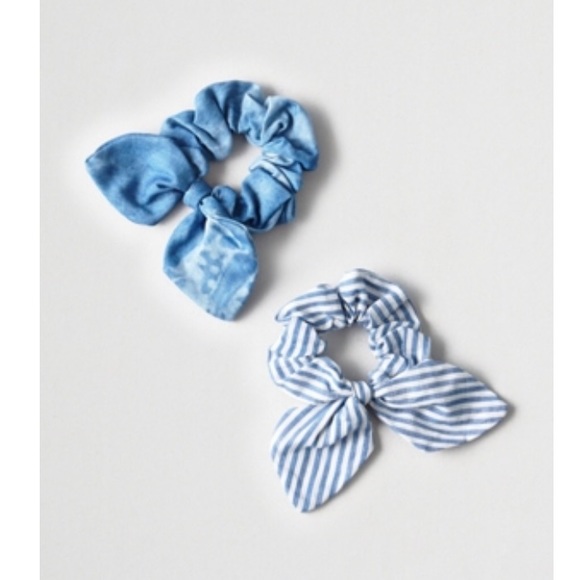 $2/15 American Eagle Bow Scrunchies - Picture 1 of 2
